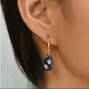 Last pair! 🆕 gold hoop earrings with gunmetal beaded accents